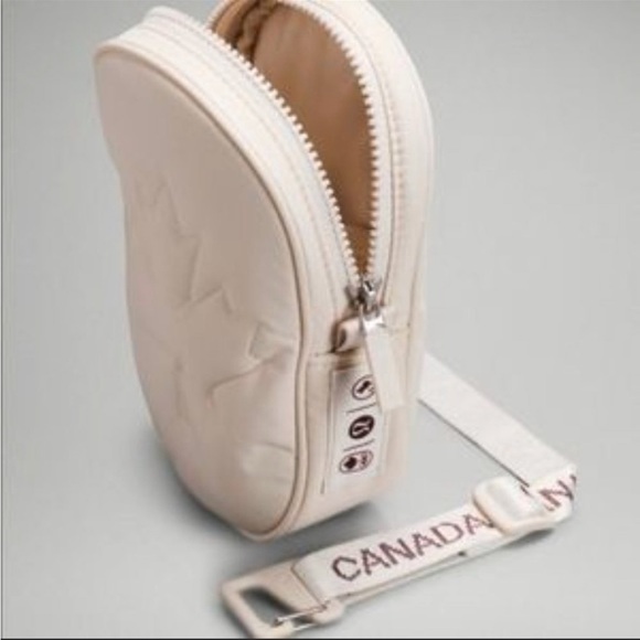BNWT Lululemon Team Canada Future Legacy Crossbody Bag - Picture 2 of 5